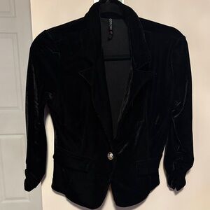 Chic Black Velvet Blazer